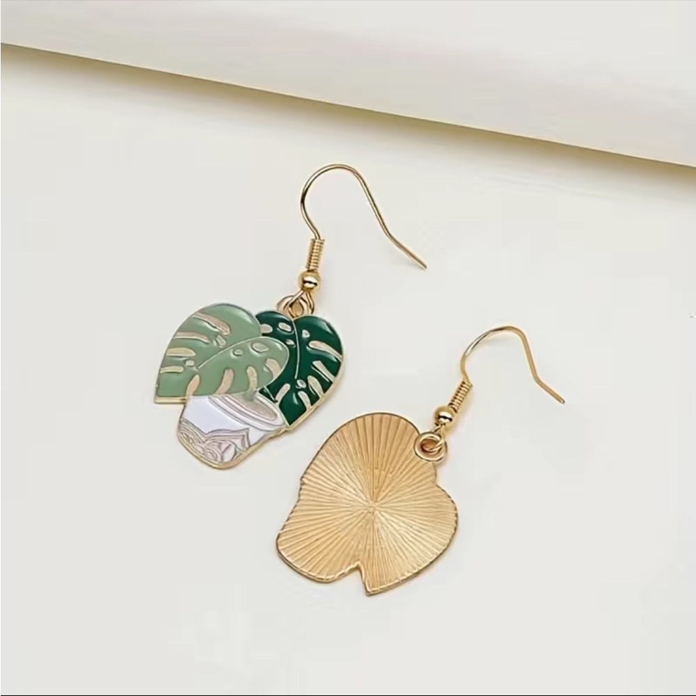 Plant Earrings - Picture 3 of 3